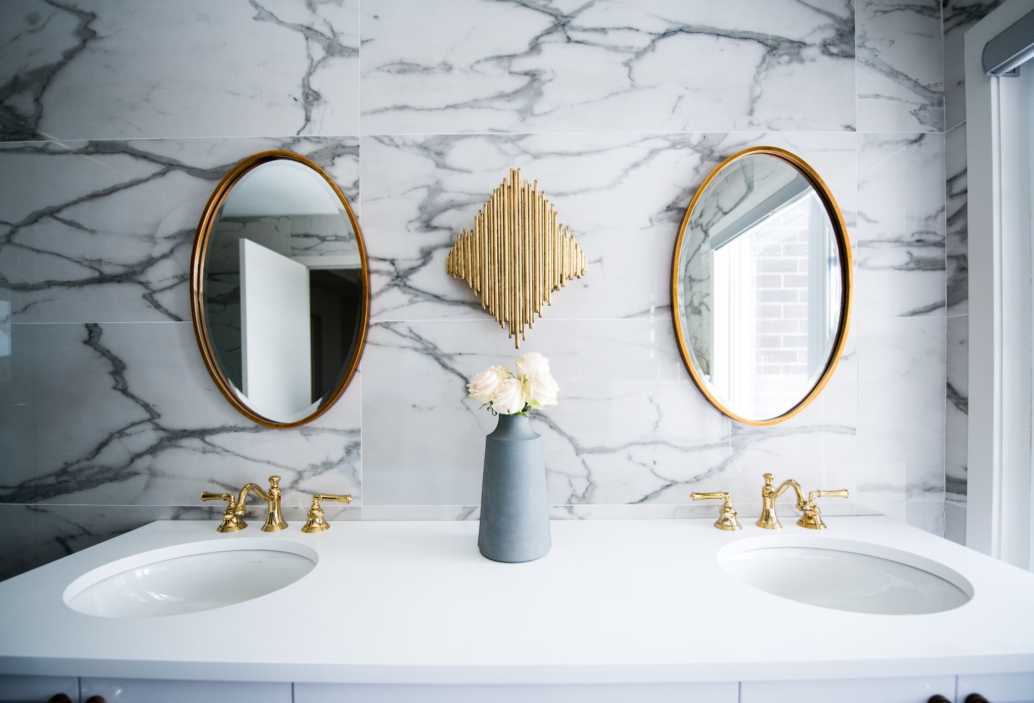 https://www.viptogo.com/wp-content/uploads/2021/06/Bathroom-vanity-and-mirrors.jpg