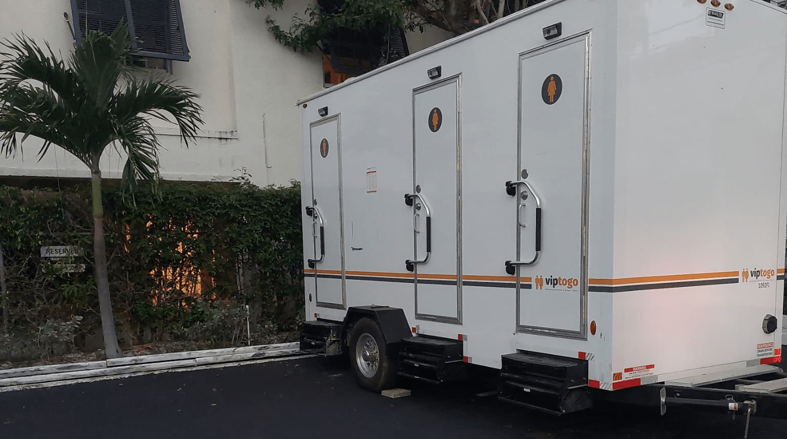 Restroom trailer rental in Kansas