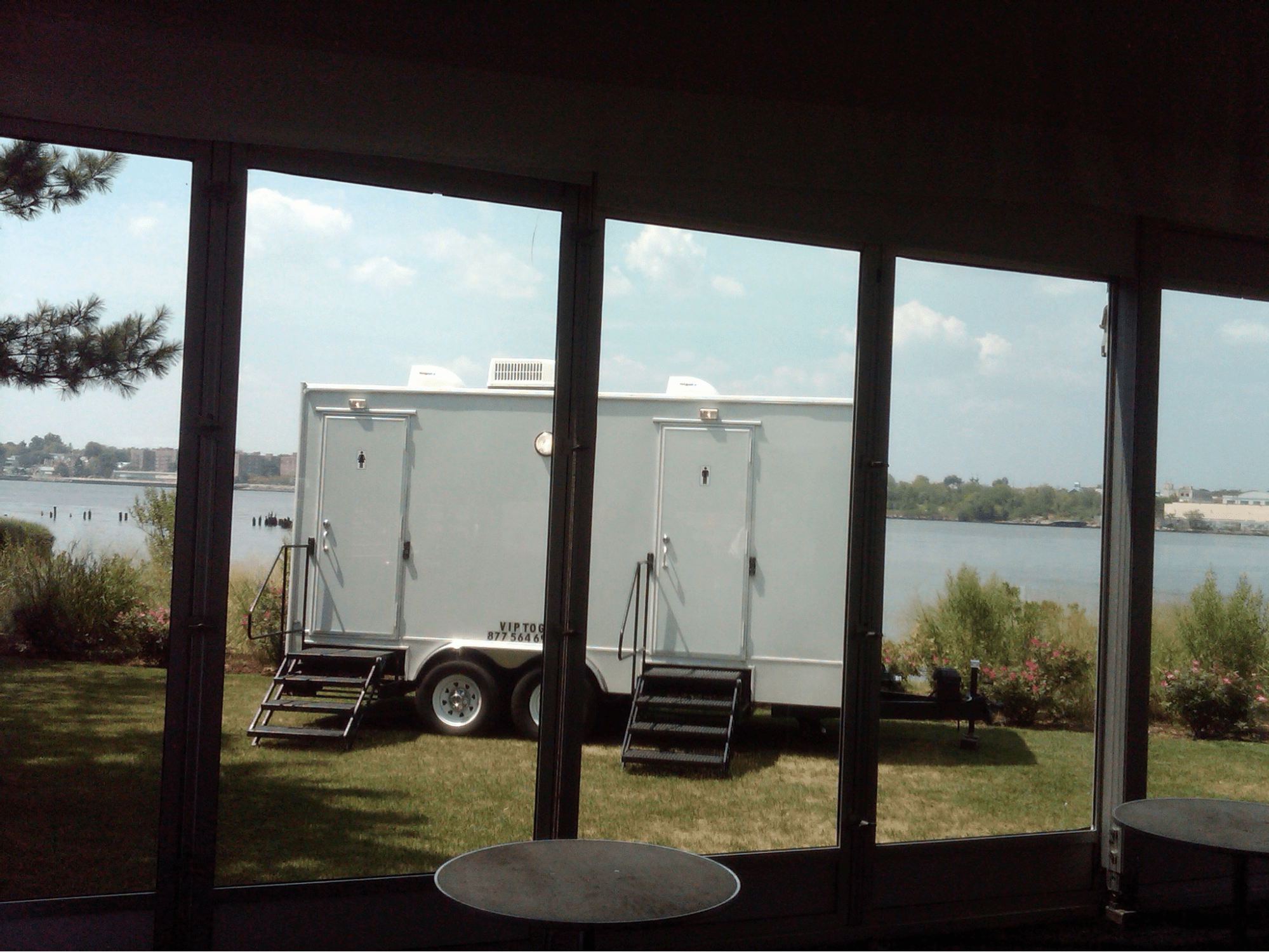 restroom trailers for remodeling projects