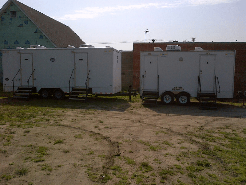 temporary restroom trailers for off grid custom home construction